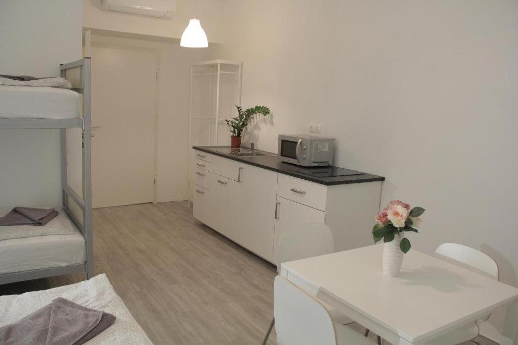 Betariel'Com Hauptbahnhof Apartment Viena Exterior foto